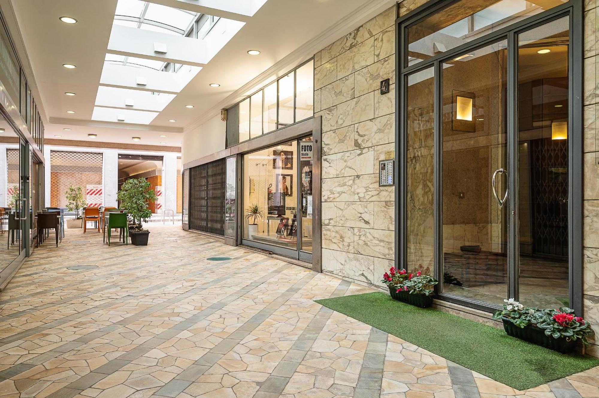 Classbnb - Two Apartments 400 Meters From The Duomo Milan Luaran gambar